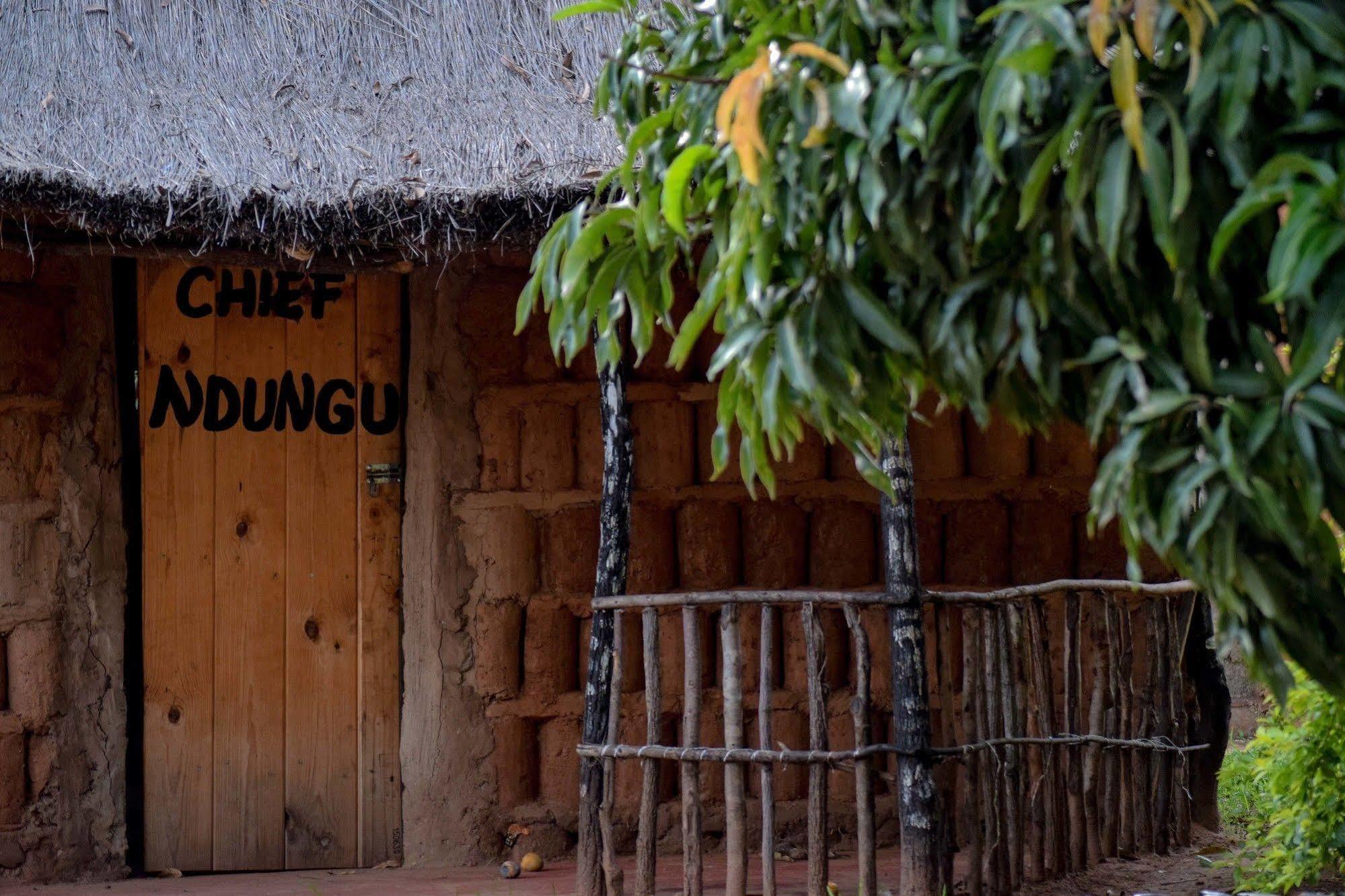 Zinga Backpackers Hotel Livingstone Exterior foto