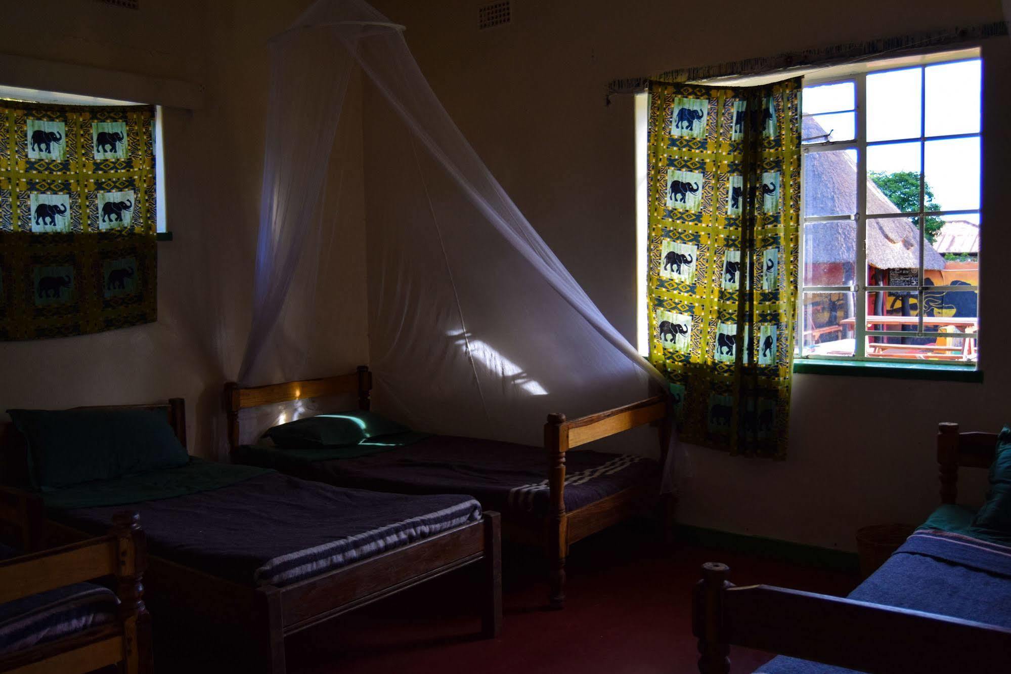 Zinga Backpackers Hotel Livingstone Exterior foto